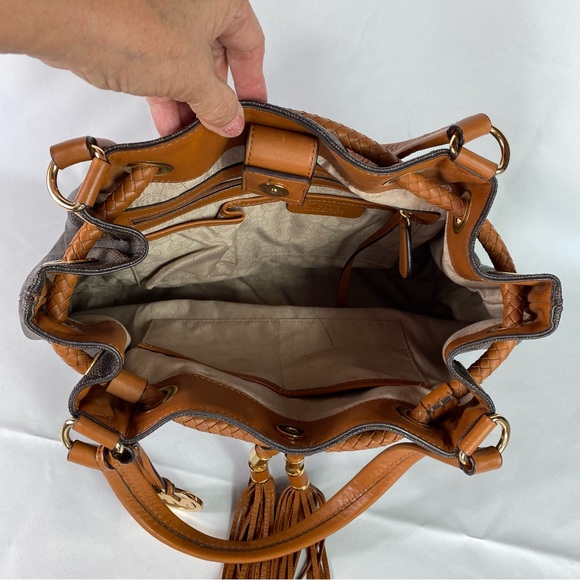 Michael Kors Collection, Bucket bag and wallet - Picture 14 of 16